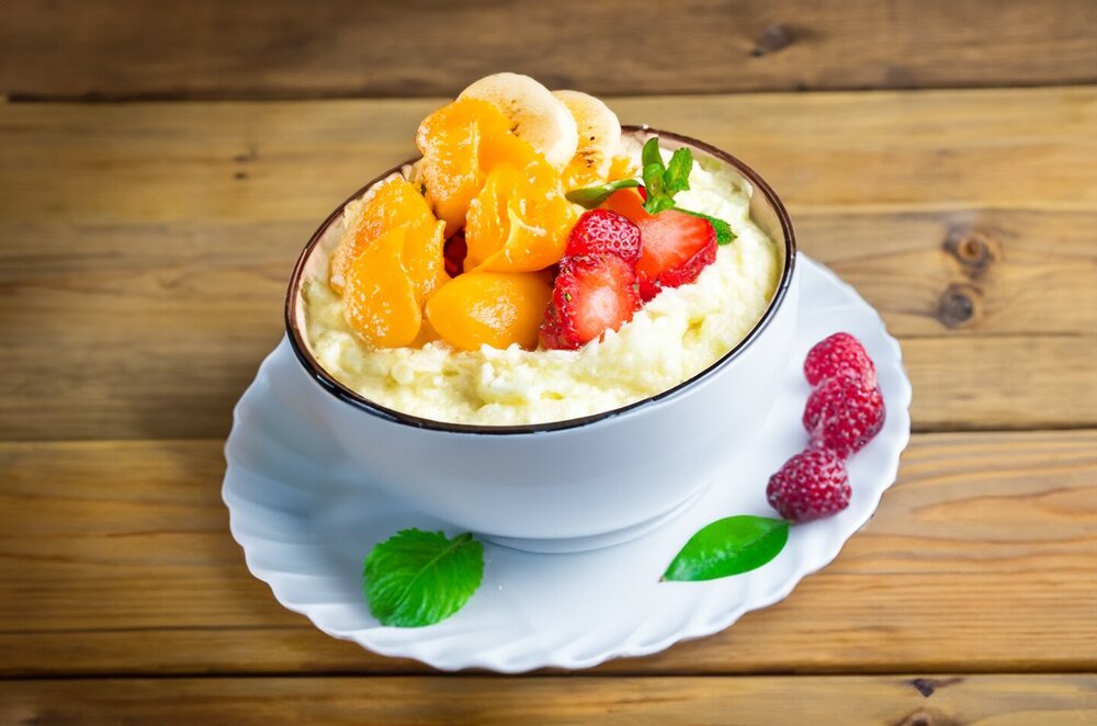 Semolina porridge with milk and water