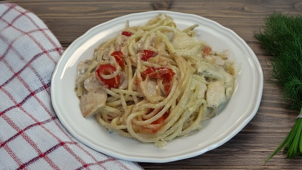 Pasta with Chicken Breasts and Cherry Tomatoes