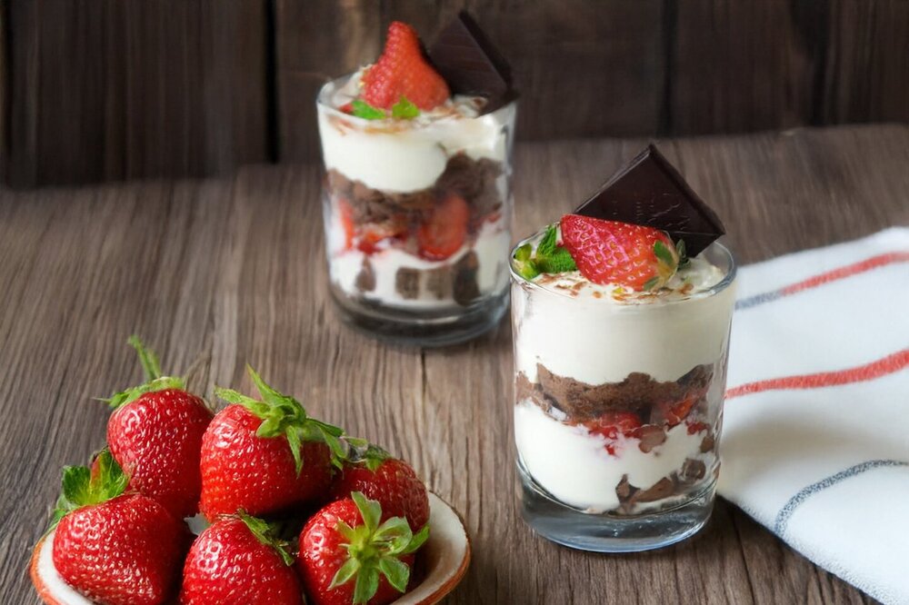 Strawberry and Sour Cream Dessert