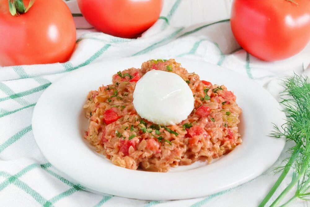 Oatmeal with Tomatoes and Poached Egg