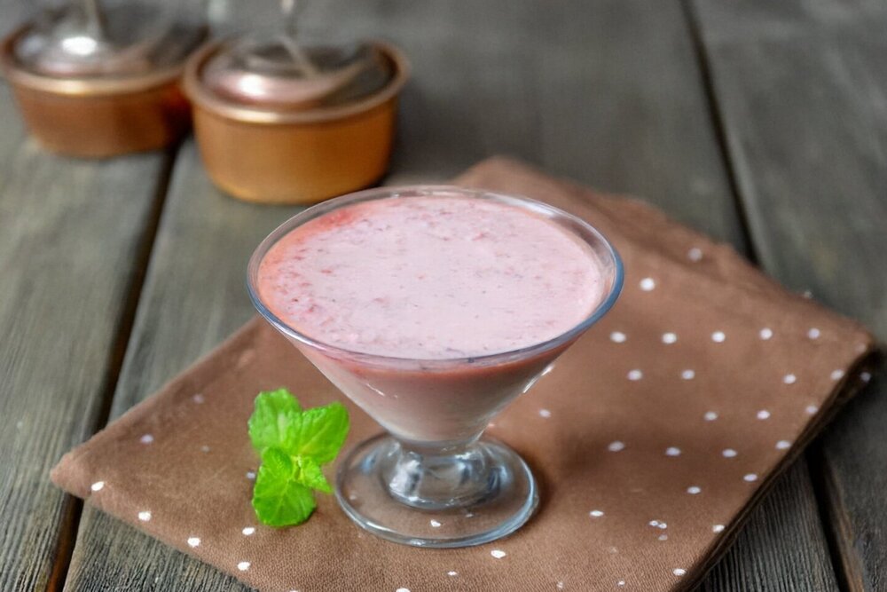 Strawberry Cream and Gelatin Dessert
