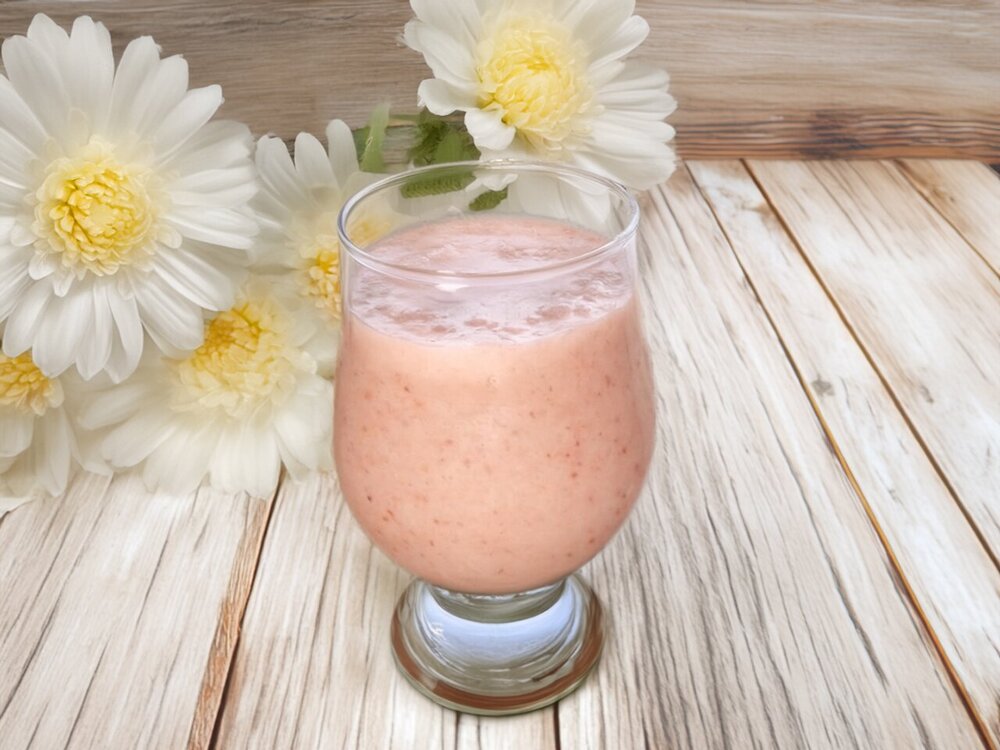Strawberry and Banana Smoothie with Coconut Milk