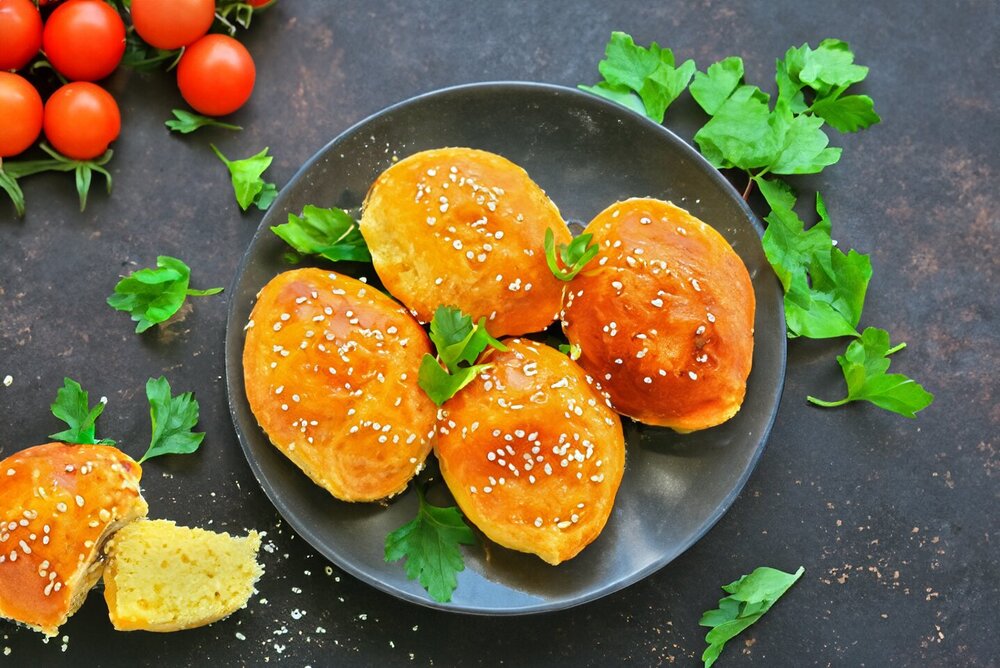 Buns with Herbs and Cheese