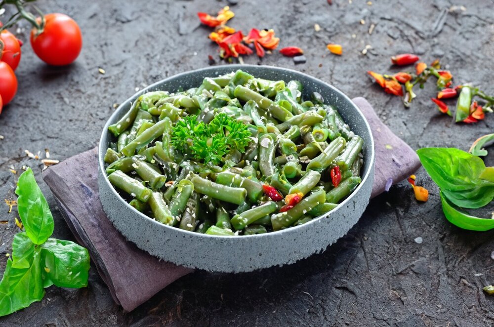 Green Beans in a Skillet with Garlic