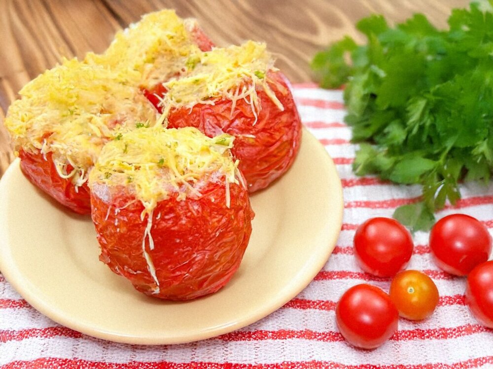 Baked Tomatoes Stuffed with Chicken and Cheese